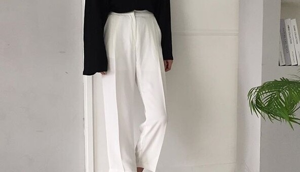 Кроссовки не носят под брюки? Вот 10 стильных образов на весну-лето, и они говорят обратное