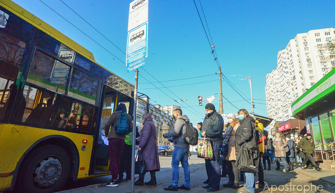 Двері зачиняються: коли громадський транспорт в Україні знову поїде