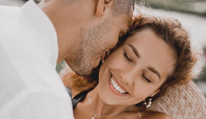 Наречена екс-холостяка Микити Добриніна показала весільну сукню