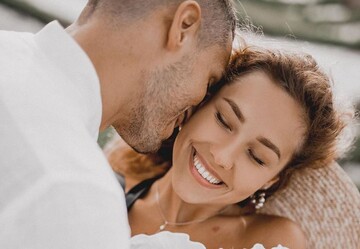 Наречена екс-холостяка Микити Добриніна показала весільну сукню