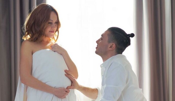 Тарас дуже хотів двійню: співачка Alyosha розкрила деталі третьої вагітності