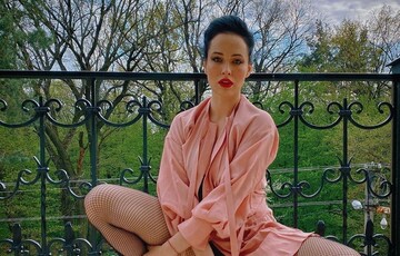 Даша Астаф'єва влаштувала непристойні танці на більярдному столі: гаряче відео