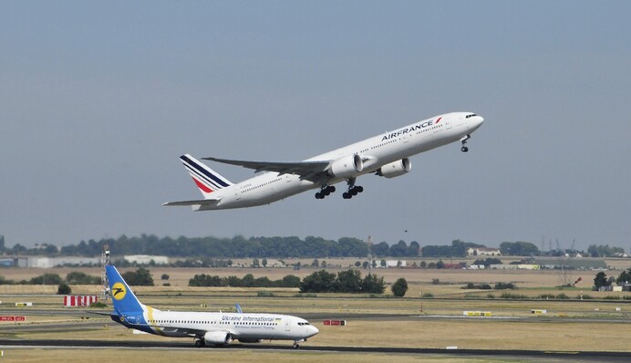 Закриті кордони і чартери для заробітчан: як Європа готується до виходу з карантину