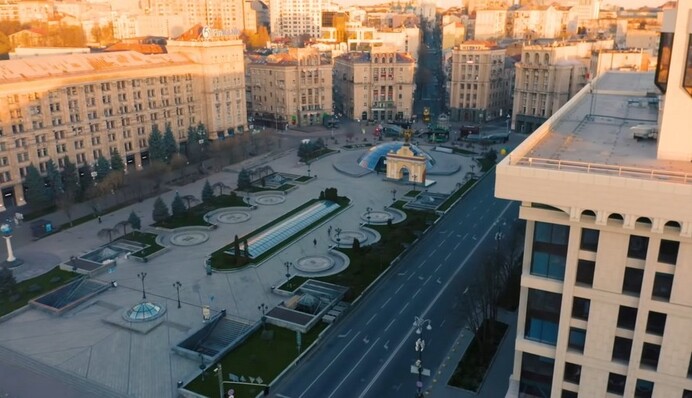 Кадр из Киева появился в ролике благодарности медикам от группы Queen: видео