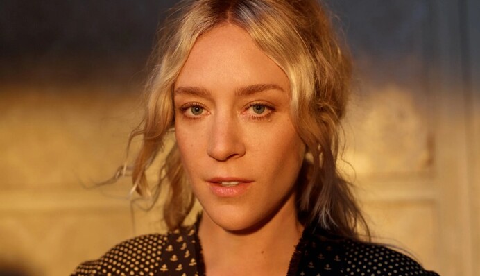 45-летняя актриса Хлоя Севиньи впервые стала мамой