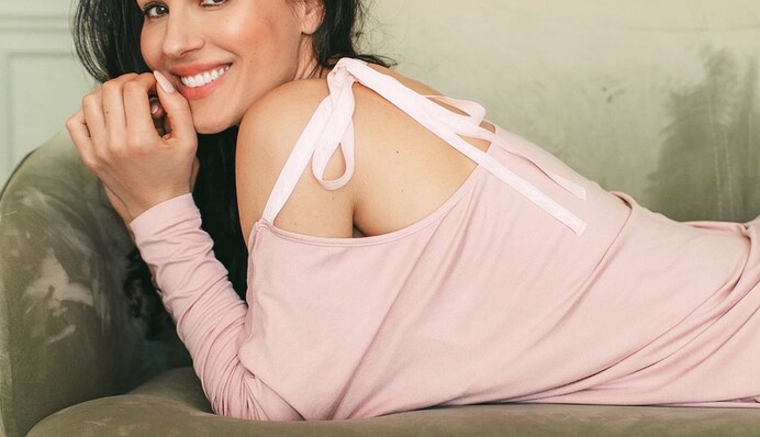 Пилатес в домашних условиях: Маша Ефросинина поделилась комплексом эффективных упражнений