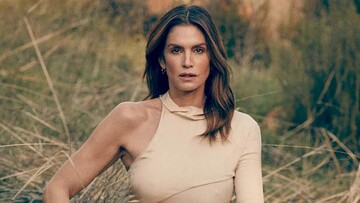 54-річна Сінді Кроуфорд в коротких шортах захопила спортивною фігурою