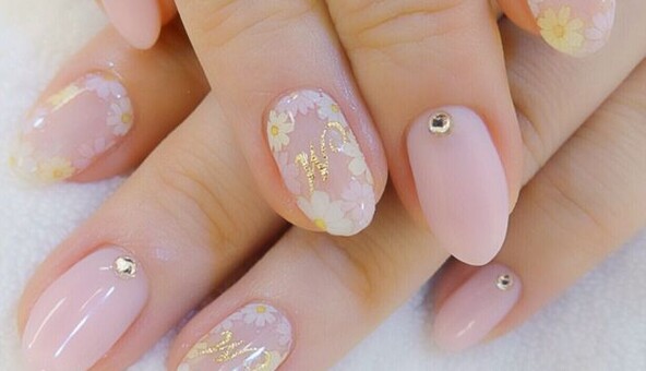 Всі говорять про японський манікюр на літо: ось 10 креативних ідей сезону