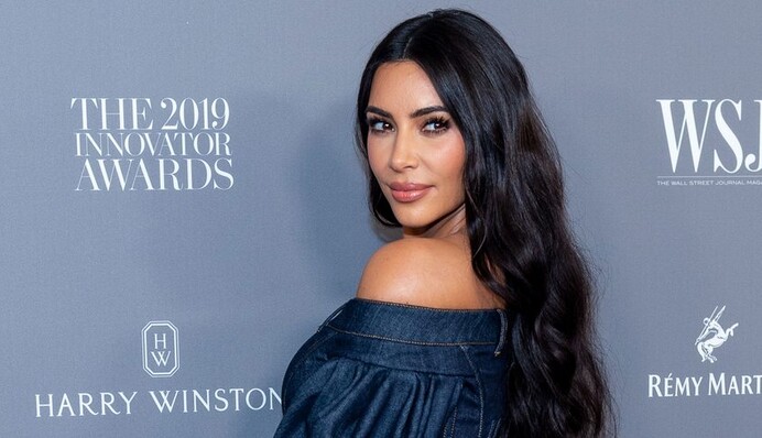 Ким Кардашьян подловили на фейле с фотошопом: третью руку заметили все, кроме самой модели