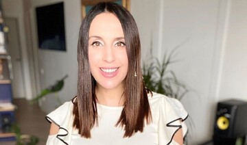 Вагітна Джамала на карантині чуттєво переспівала хіт Аріани Гранде: відео