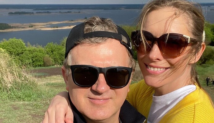 Катя Осадчая нежно поздравила кудрявого Юрия Горбунова с днем ангела: фото