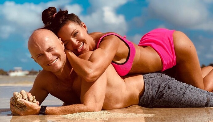 Три месяца ходили за руку: Влад Яма рассказал о начале отношений с женой