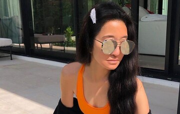 Модельєр Віра Вонг показала свої фото, і люди підвисли. Вони відмовляються вірити її віку