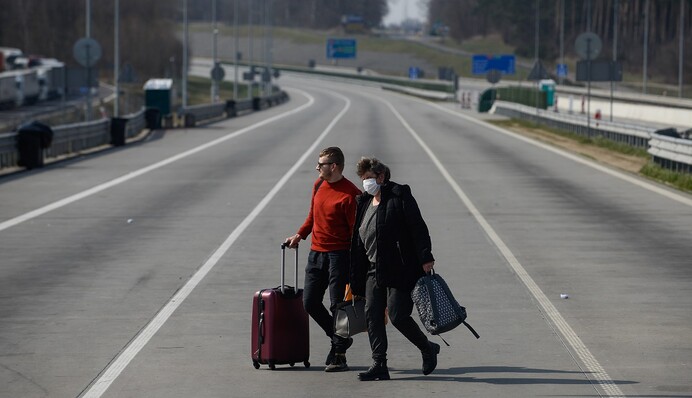 Нехай влада іде подалі із такими зарплатами: чому заробітчани обирають чужину