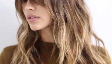 Что делать с челкой при длинных волосах? Вот 7 стильных вариантов ее укладки