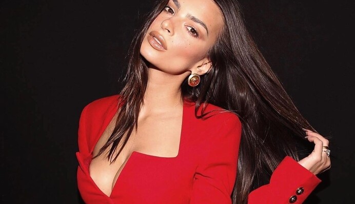 Супермодель Эмили Ратаковски назвала свою любовь к откровенным съемкам выживанием