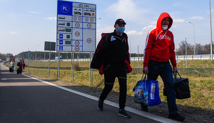 Там совсем другая жизнь: разные судьбы заробитчан - одинаковые причины уехать из Украины