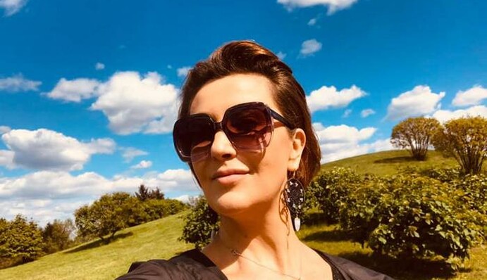 В надежных руках братьев: Снежана Егорова показала нежное фото с новорожденной внучкой