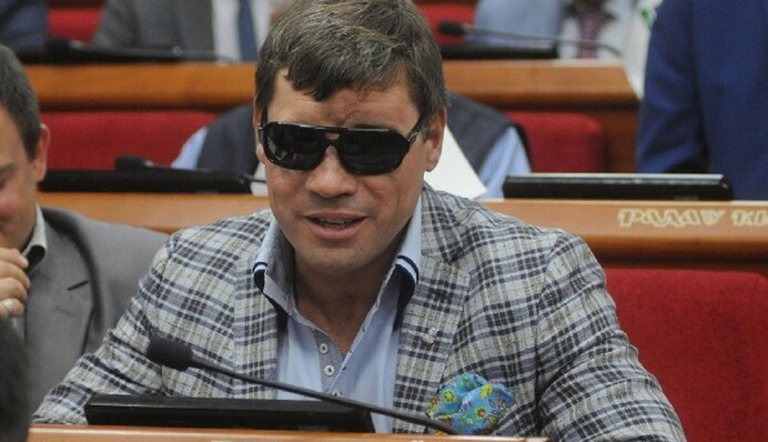 Maserati и 5 миллионов наличными: как депутат Киеврады Пабат зарабатывает на 