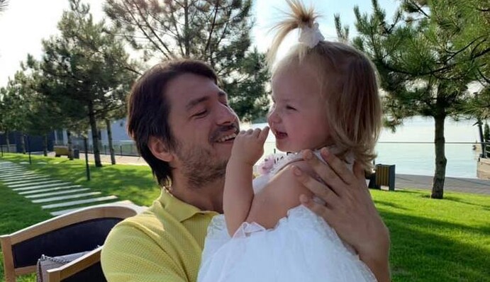 Сергій Притула виклав миле відео розмови маленької дочки з коровою