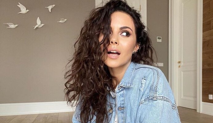 Настя Каменських поділилася спокусливими фото в ліжку