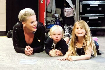 Співачка Пінк розповіла про важку алергію у маленького сина, який ледь оговтався від коронавірусу