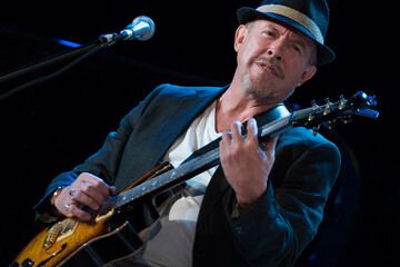 Жила та навчалася у Києві: з'явилися подробиці про молоду дружину Макаревича