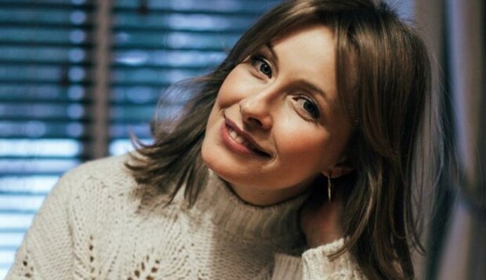 Елена Кравец поделилась редким семейным фото с мужем и двойняшками