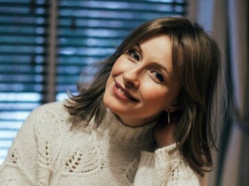 Олена Кравець поділилася рідкісним сімейним фото з чоловіком та двійнятами