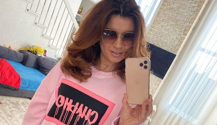 В очікуванні первістка: дружина MONATIK'а показала архівне фото своєї вагітності