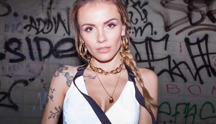 Отключалась память, оказывалась в другом месте: MamaRika рассказала о своем алкогольном опыте