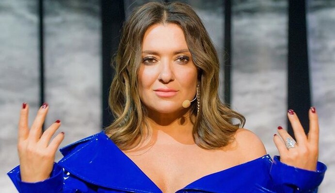 Наталья Могилевская похвасталась эффектным платьем с впечатляющим декольте: фото