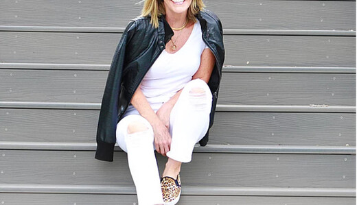 Як одягатися цього літа, якщо вам вже за 40: яскраві образи сезону з фото