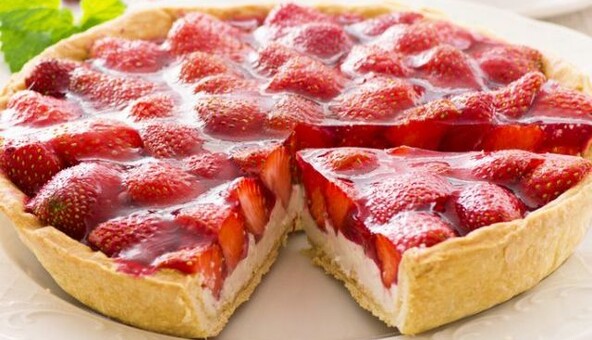 Дождались клубнику? Время печь вкусный пирог: рецепт и советы приготовления