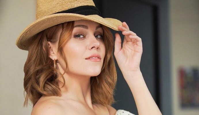 Alyosha написала загадковий пост, і фанати розцінили його як зізнання про вагітність двійнею