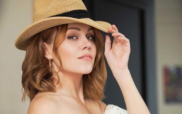 Alyosha написала загадковий пост, і фанати розцінили його як зізнання про вагітність двійнею