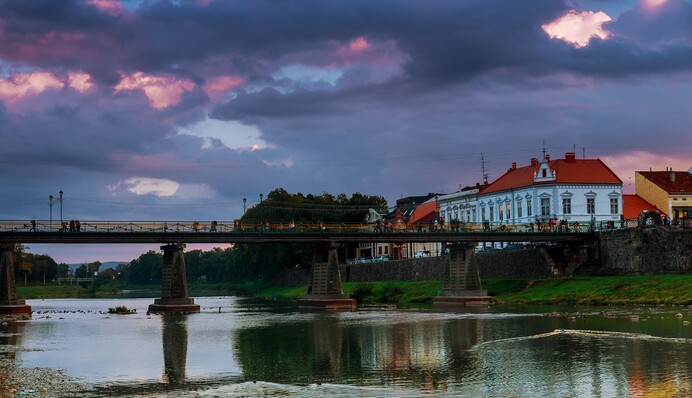 Проблема венгерского языка: права ли Украина?