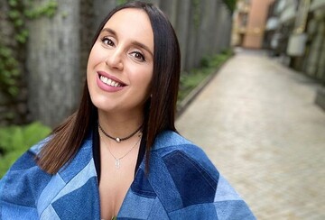 Комбез мрії: вагітна Джамала похвалилася дизайнерським вбранням зі своїх старих джинсів