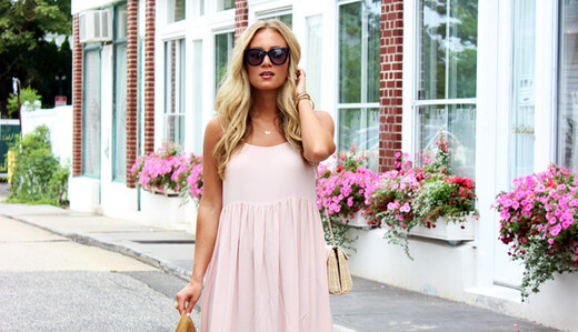 Туфлі на танкетці. Як і з чим носити їх цього літа: 7 стильних образів на кожен день