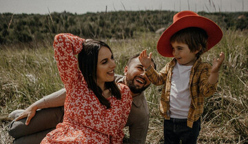 Ніжність і турбота: вагітна Джамала поділилася яскравими фото з чоловіком і сином