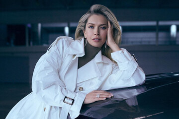 Хочу виглядати так само: Віра Брежнєва показала 68-річну маму в купальнику