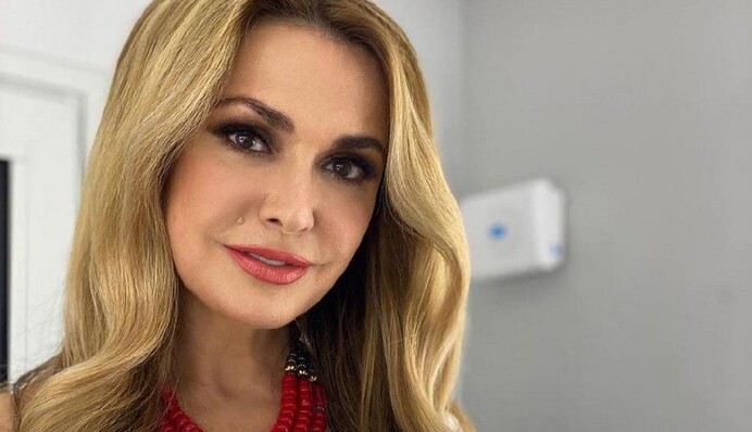 Ольга Сумська показала пляжні фото, але всім не до цього. Адже з обличчя актриси зникла її відома родимка