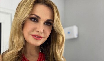 Ольга Сумська показала пляжні фото, але всім не до цього. Адже з обличчя актриси зникла її відома родимка