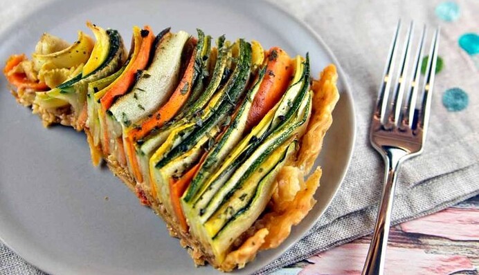 Готуємо вдома спіральний пиріг з овочами і сиром: простий рецепт і поради з фото