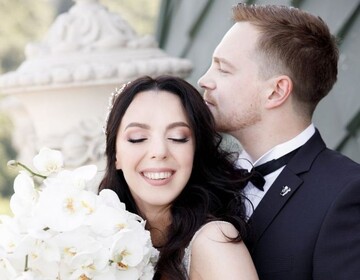 Без музики та ведучих: племінниця Софії Ротару поділилася подробицями свого скромного весілля