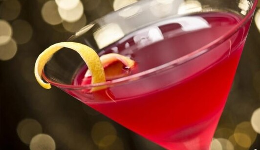 Готуємо вдома класичний коктейль Космополітен: простий рецепт до вихідних