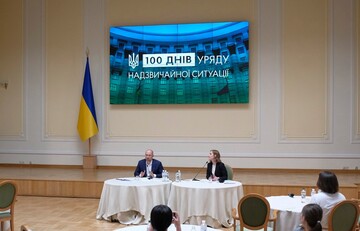 Десять шагов назад и толерантность к коррупции: чем отличился Кабмин за первые 100 дней