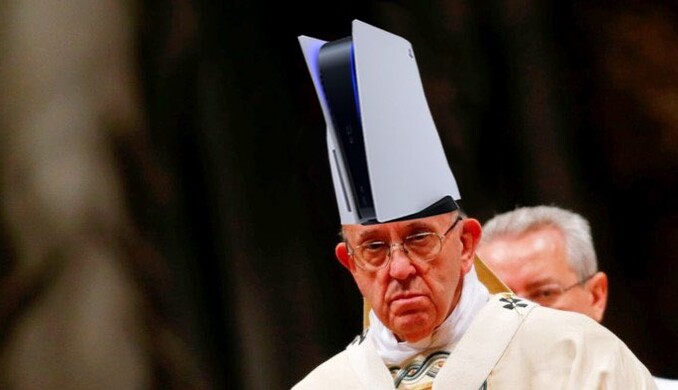 Дизайн новой PlayStation 5 оказался находкой для мемоделов - теперь это тиара Папы Римского и башня Саурона