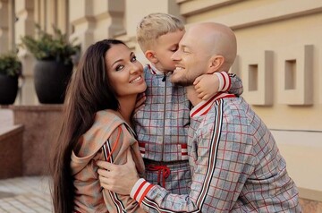 Коли сім'я на одній хвилі: Влад Яма з дружиною і сином знялися в стильній фотосесії за мотивами 