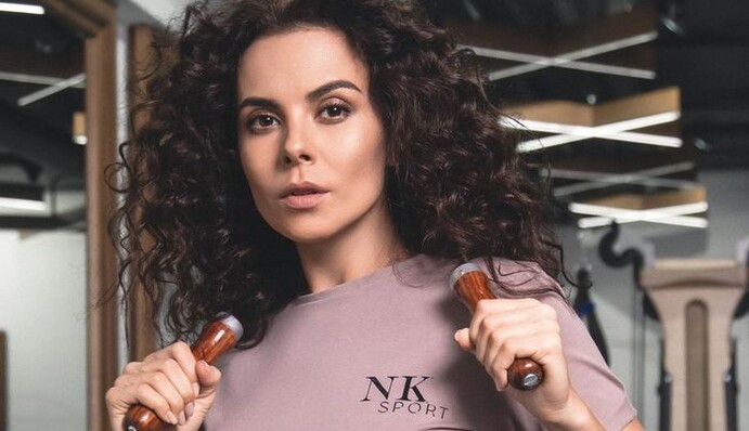 Настя Каменських поділилася комплексом своїх улюблених вправ для красивих сідниць